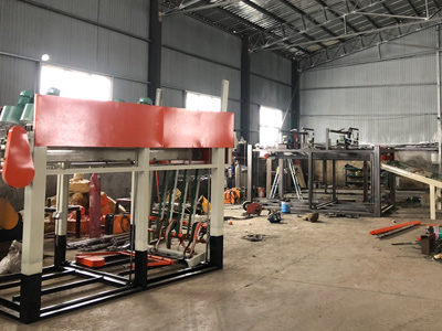 2.6米旋切流水線生產車間